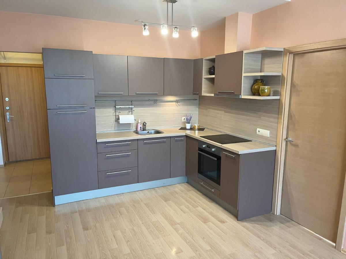 Lovely Apartments In Imanta With Free Parking Riga Exterior photo