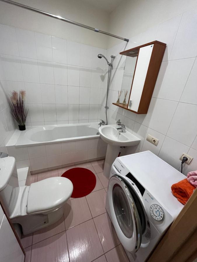 Lovely Apartments In Imanta With Free Parking Riga Exterior photo