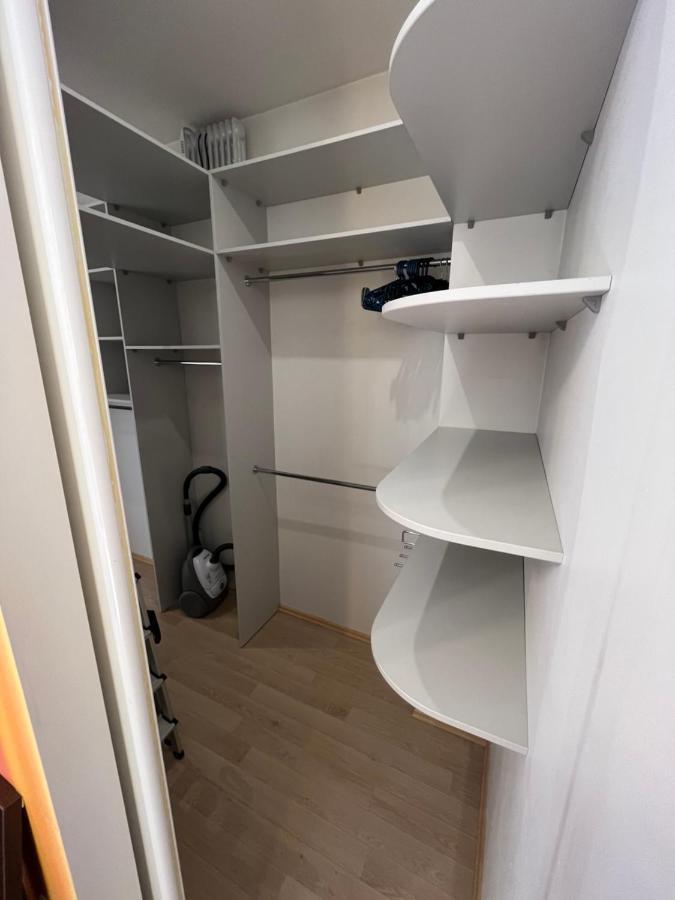 Lovely Apartments In Imanta With Free Parking Riga Exterior photo